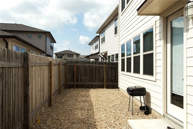Building Photo - 9109 Garnet Dr