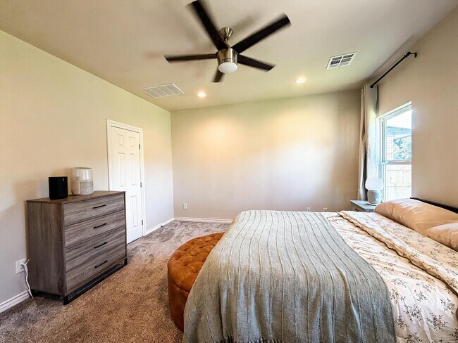 Building Photo - 3 Bed 2 Bath in NW OKC