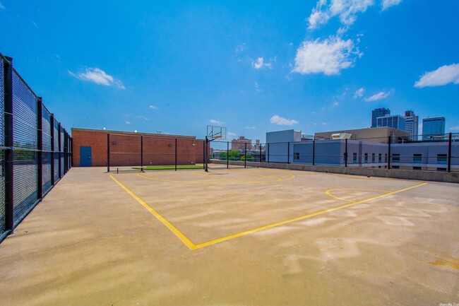 Building Photo - 315 Rock St