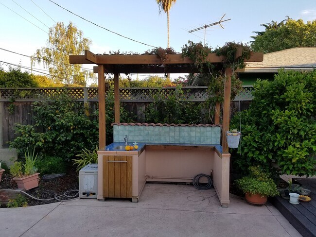 Building Photo - Elegant 4BR Retreat with Pool – Cupertino Schools, Near Apple Park