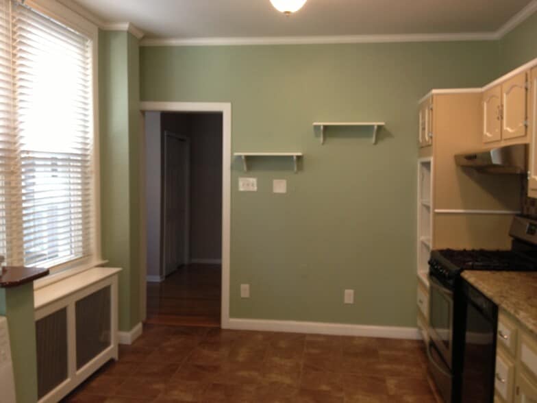 Kitchen - 478 Hermit St