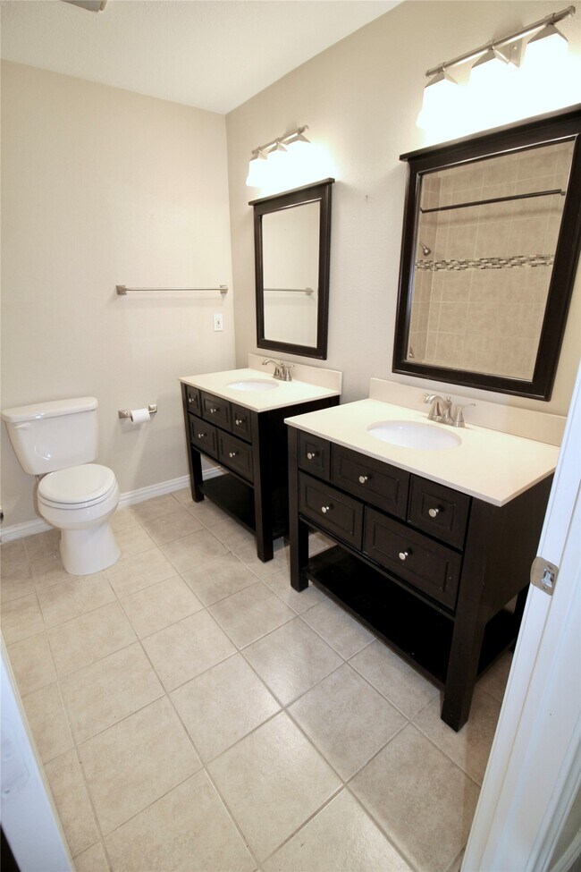 Building Photo - 612 E Castle Harbour Dr