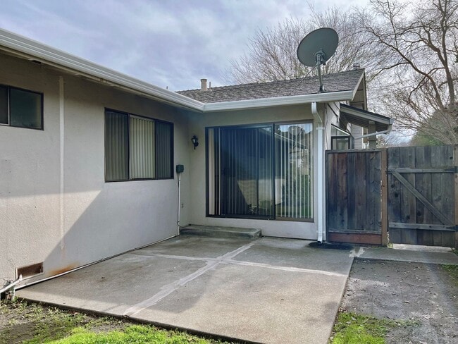 Building Photo - Duplex in Morgan Hill