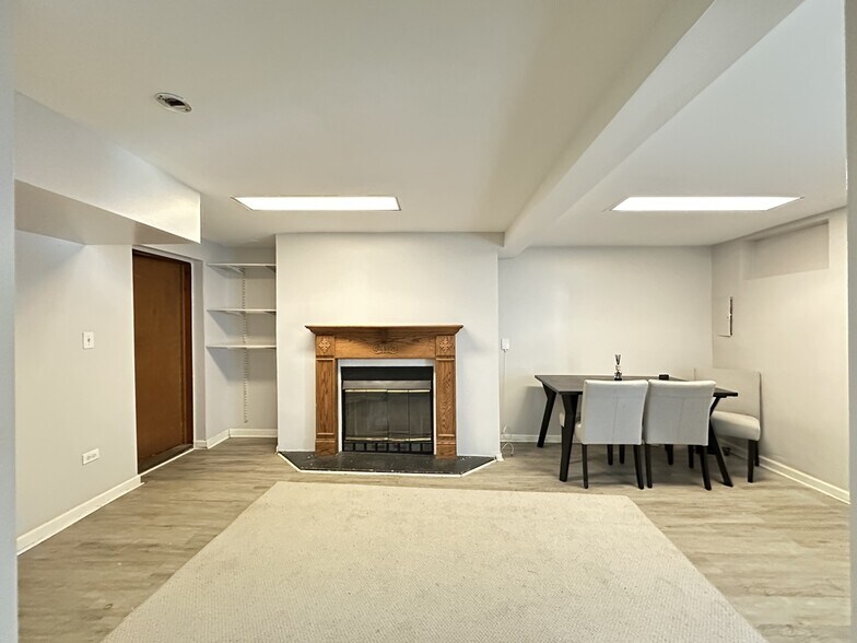 Building Photo - 2341 N Leavitt St