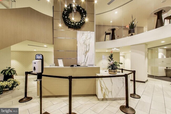 Building Photo - 717 President St