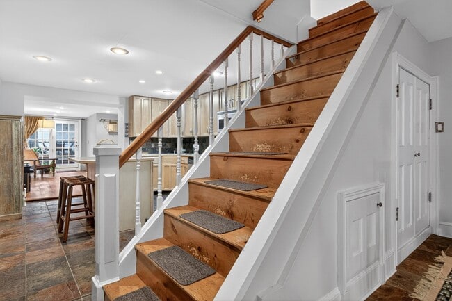 Building Photo - 211 4th St