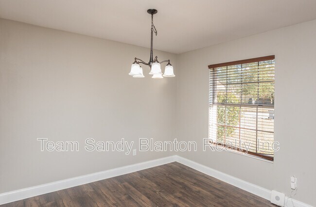 Building Photo - 8238 Li Fair Dr