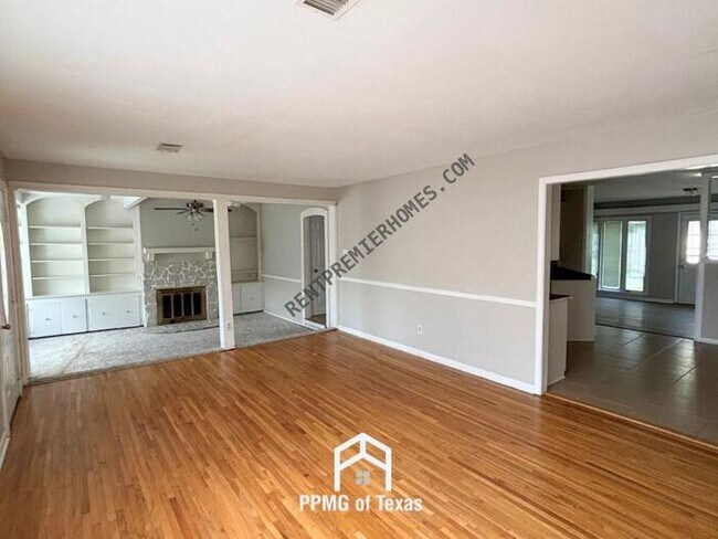 Building Photo - 1000 Lessel Dr