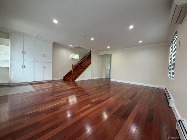 Building Photo - 30 Herkomer St