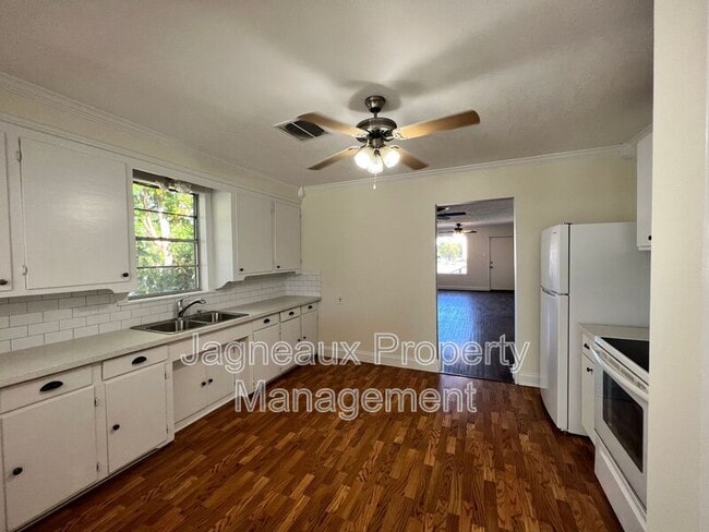 Building Photo - 315 E Thomas St