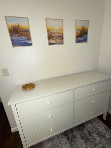 Dresser - 312 Rosecrans St