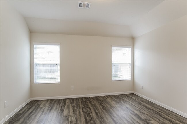 Building Photo - 24518 Amaldi Ct
