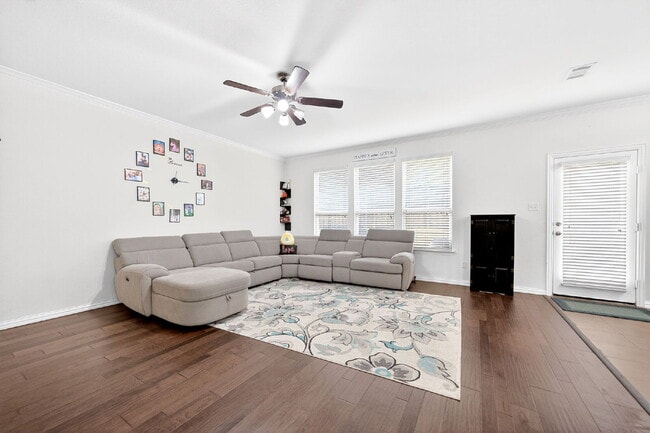 Building Photo - Well-Maintained Home in Irving – Convenient Location & Comfortable Living