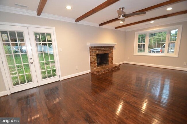 Building Photo - 5200 Kings Park Dr