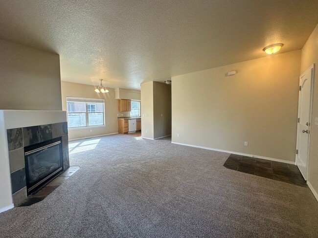 Building Photo - 3 Bed Minutes from Old Mill – Fenced Yard,...