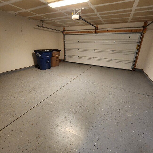 Building Photo - 70 W Cottonwood Ln