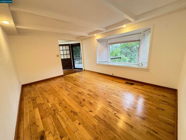 Building Photo - 1139 Sierra Vista Way