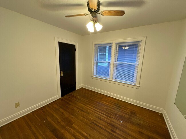 Building Photo - E Hudson St 117-119 NSLLC