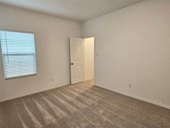 Building Photo - 128 Dollars Dr