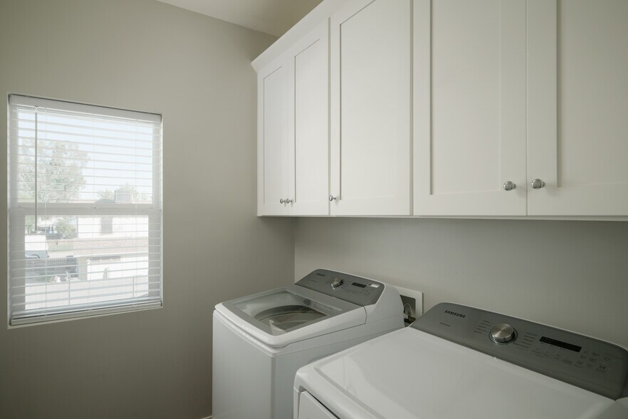 Laundry Room - 2821 N 28th Pl