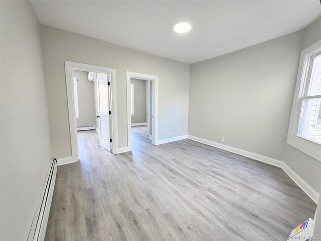 Building Photo - 147 Jericho Tpke