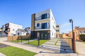 Building Photo - Luxury Never Before Lived in Townhomes!