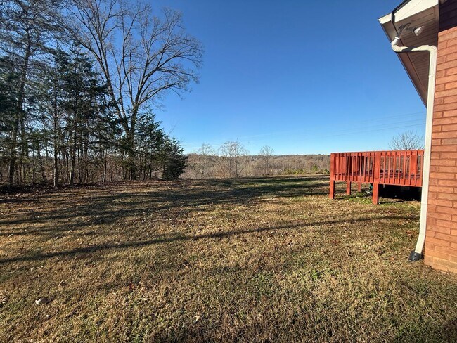 Building Photo - Great Home in Convenient Halls Location