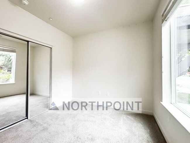 Building Photo - Summerlane Townhome - 2 Bed 1 Bath - HOA PAID!