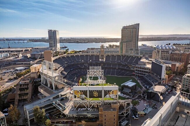 Building Photo - 321 Tenth Ave