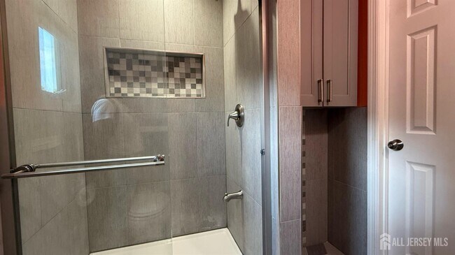 Building Photo - 5 Viburnum Ct