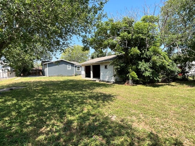Building Photo - Ready for move in