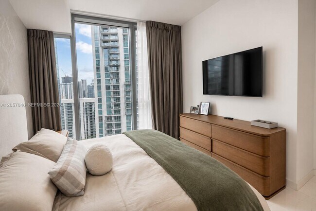 Building Photo - 300 Biscayne Blvd Way