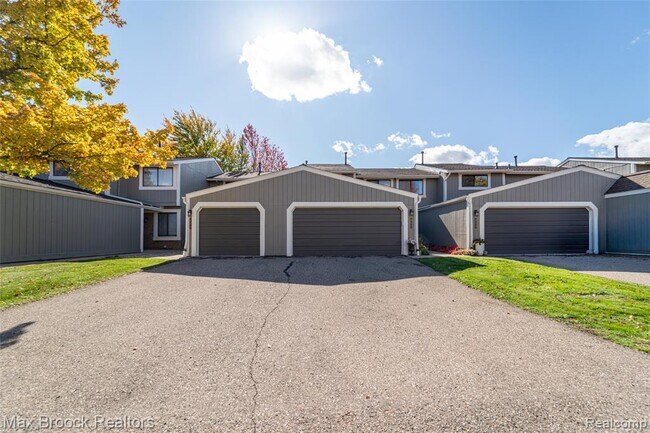 Building Photo - 862 Yorktown Ct