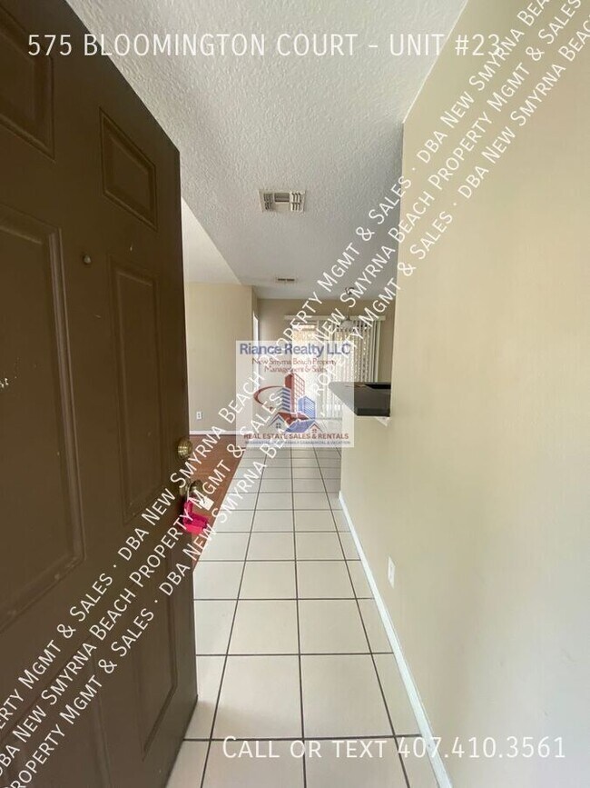 Building Photo - 575 Bloomington Ct