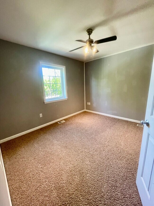 Building Photo - Fantastic 4 bedroom single family home on ...