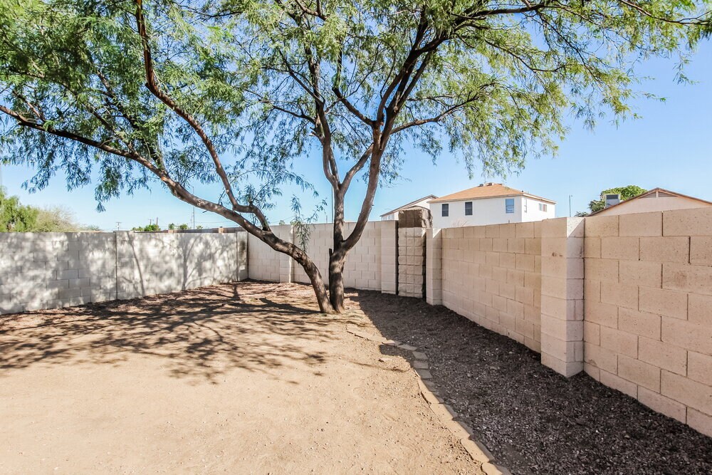 Building Photo - 13117 N El Frio St