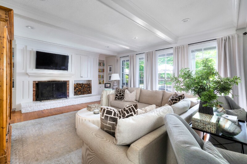 Building Photo - 13 Swan Lake Dr