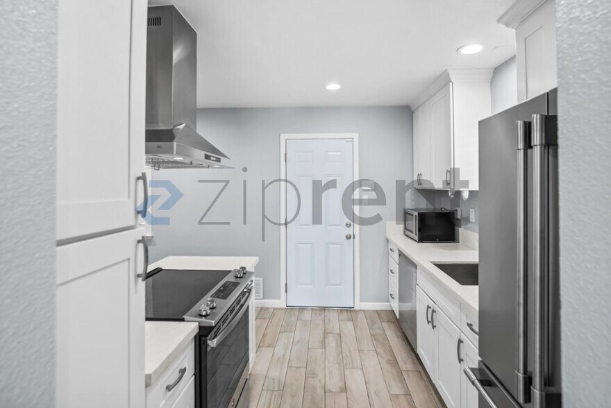 Building Photo - Unit