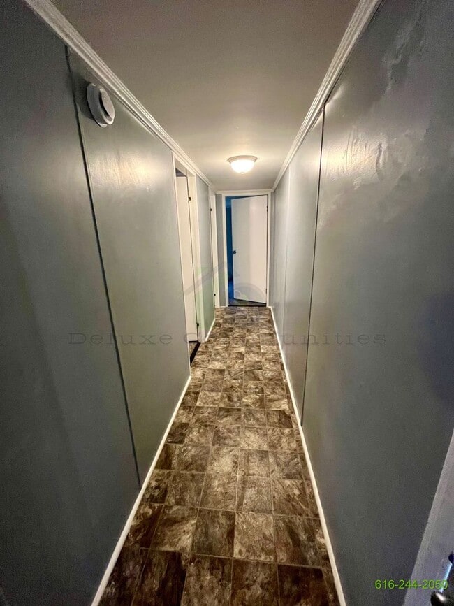 Building Photo - 3 Bedroom Mobile Home! Available NOW! Midd...