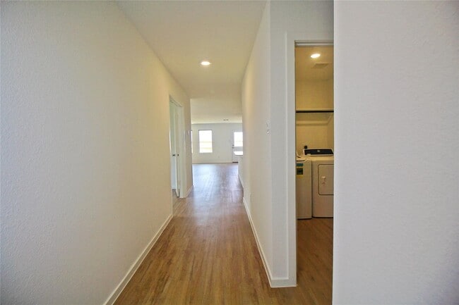 Building Photo - 3218 Elm Br Dr