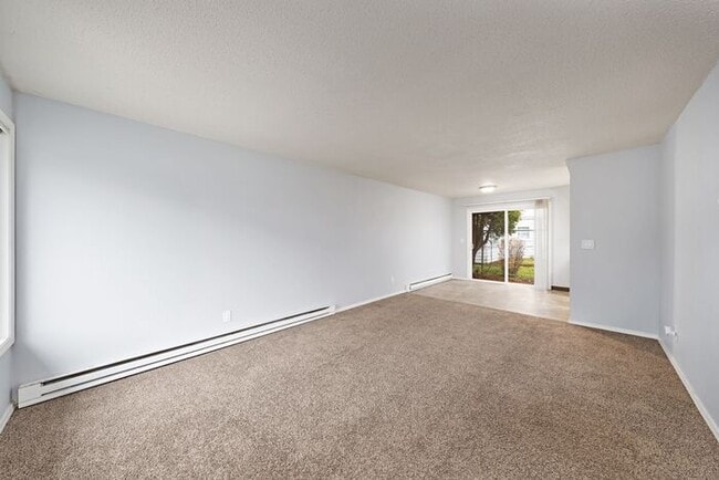 Building Photo - Recently upgraded 3 Bedroom! Washer/Dryer in unit!, Great Location! $500.00 Deposit OAC*!!