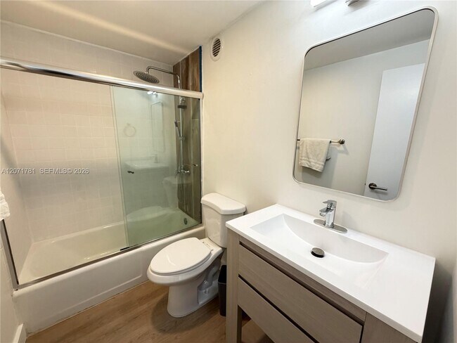 Building Photo - 400 Kings Point Dr