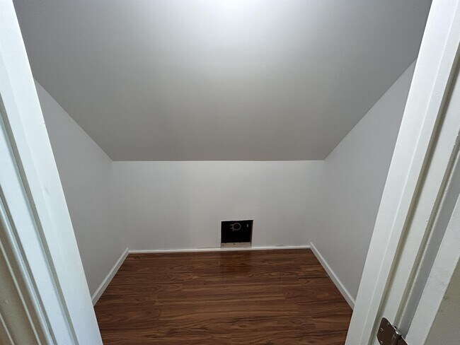 Building Photo - 8 Parker Ridge Rd