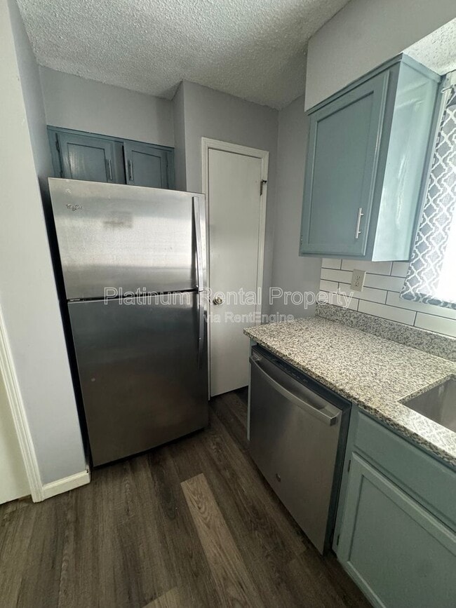 Building Photo - 1804 Pine Tree Dr