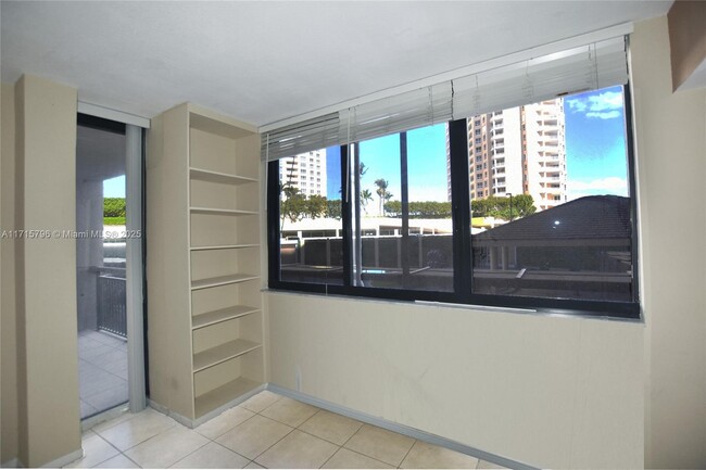 Building Photo - 540 Brickell Key Dr