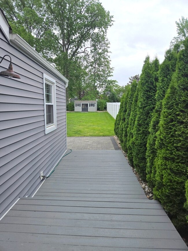 Building Photo - Beautifully updated, ranch style single fa...