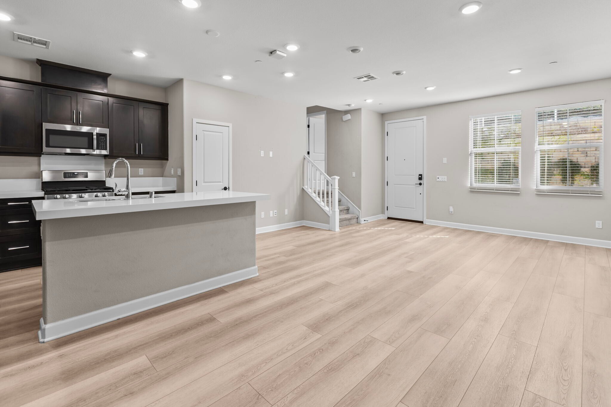 Building Photo - 1073 Delpy View Pt