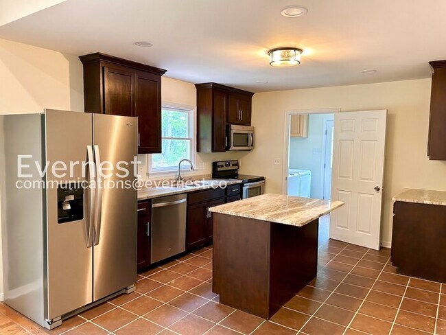 Building Photo - 2581 Glenridge Ct