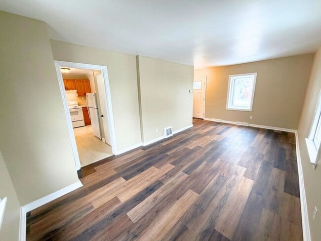 Building Photo - VIDEO WALK THROUGH Two Bedroom Home in an Excellent Neighborhood