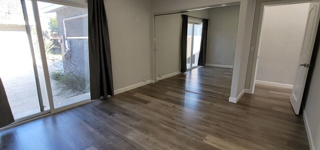 Building Photo - 2 Bed / 1 Bath Home with Gorgeous Backyard...